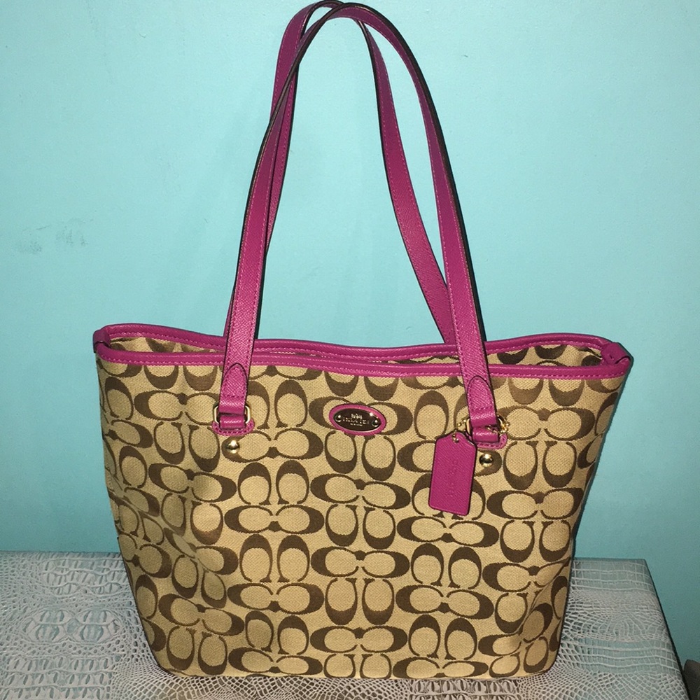 COACH PURSEπ!! - Picture 1 of 8